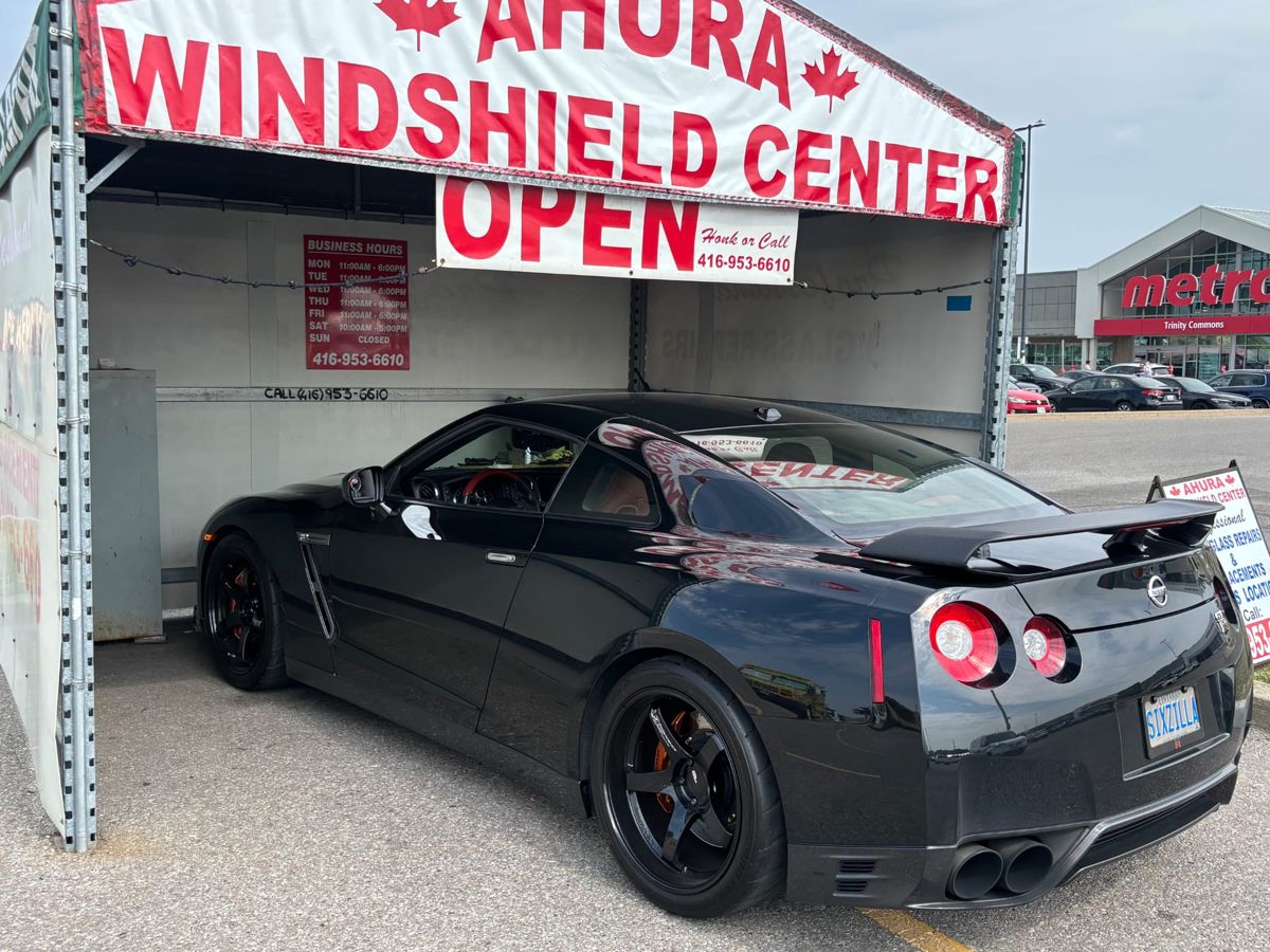 Nissan GT-R windshield service